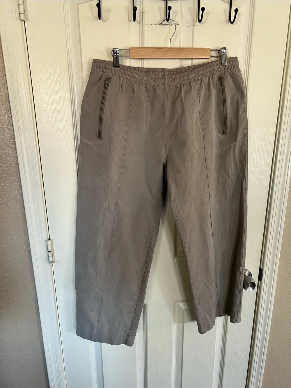 Gap Taupe Pull-On Cropped Pants Zip Pocket Drawstring Size 12
